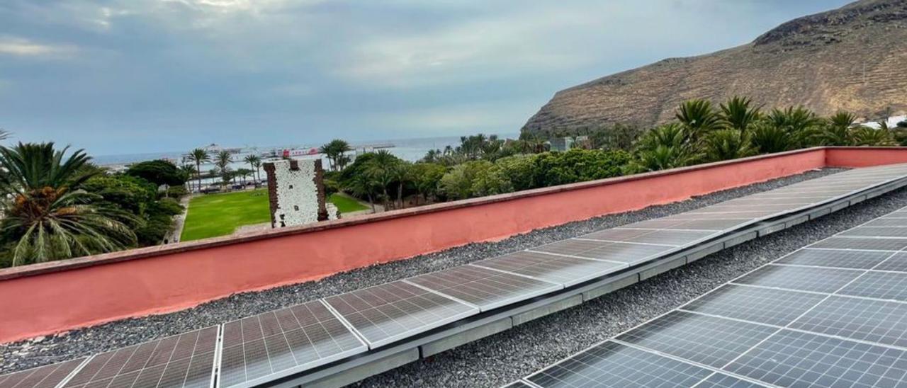Placas fotovoltaicas en el Cabildo de La Gomera.