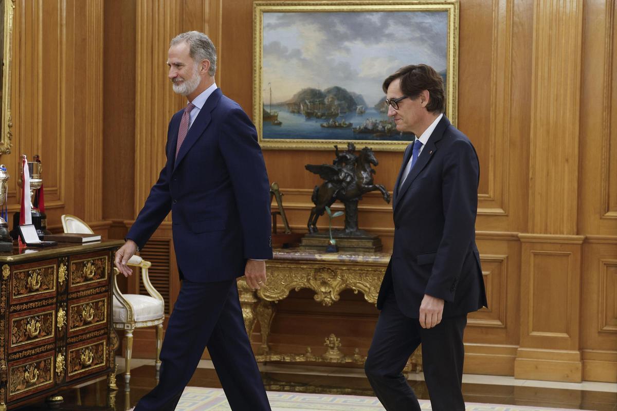 El Rey recibe a Salvador Illa en La Zarzuela | Fotos