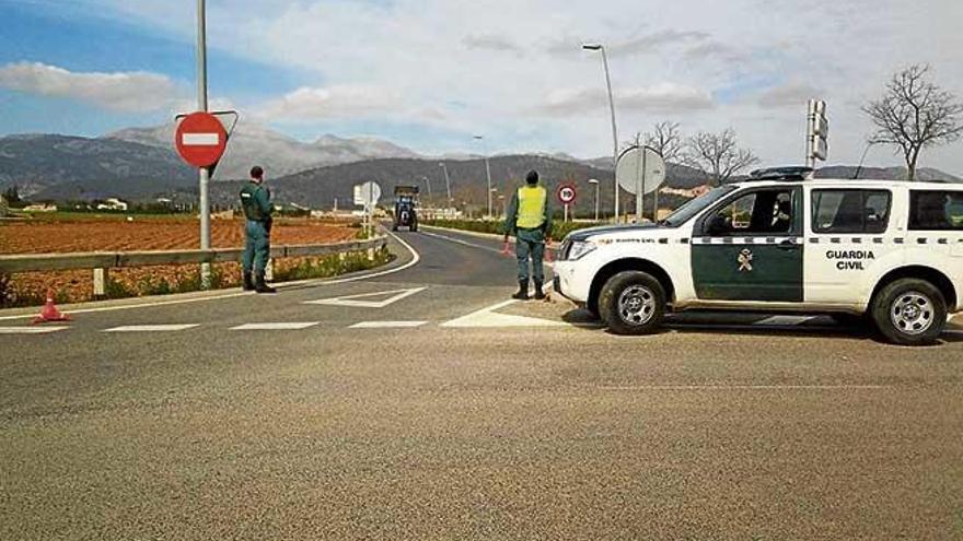 Varios agentes, en el control para interceptar a los ladrones.