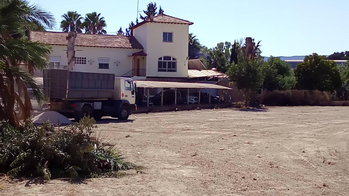 Terreno municipal en el que se están llevando a cabo movimientos de tierra.