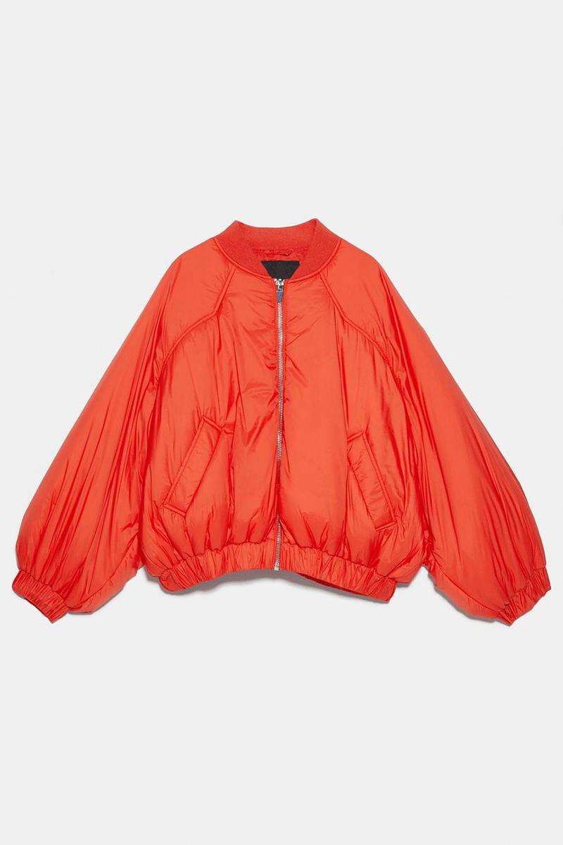 Bomber naranja de Zara. (Precio: 39,95 euros)