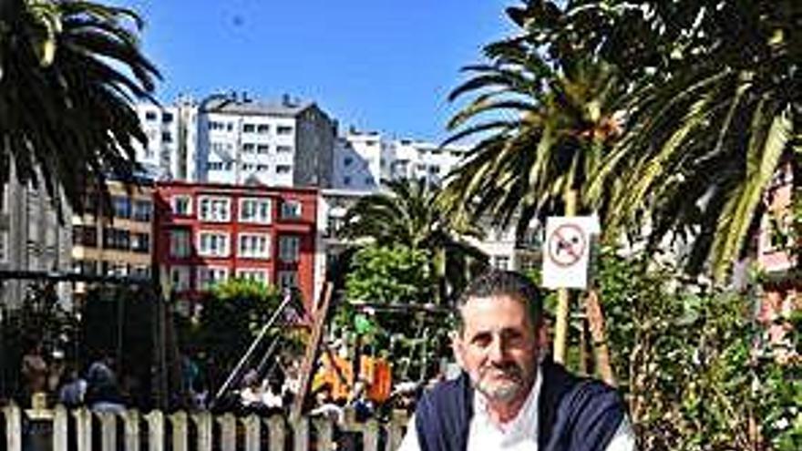 Pedro Méndez, en la plaza de Mestre Mateo.