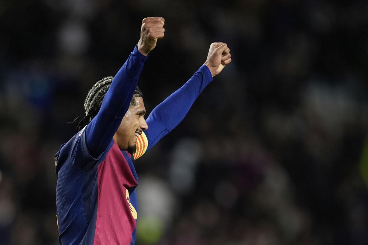 Araujo, durante el encuentro ante el Benfica