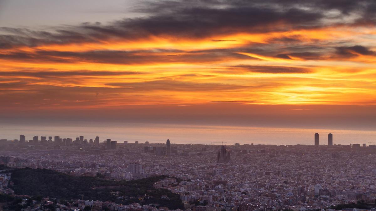 Primer amanecer del mes de diciembre en Barcelona