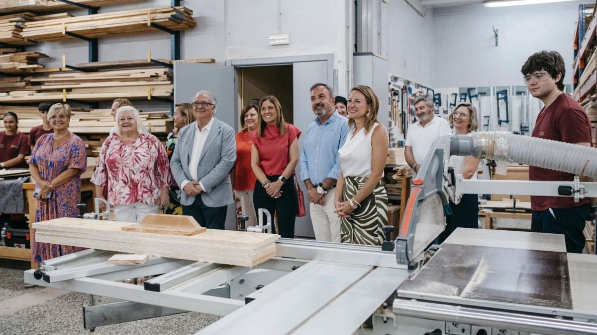 Begoña Carrasco ha visitado el Centro Municipal de Formación de Tetuán XIV junto a la alcaldesa de Almassora, María Tormo, y el alcalde de Orpesa, Rafael Albert.