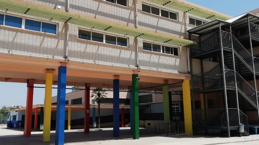 Fumigan el colegio Rafael Altamira de El Campello por la proliferación de pulgas