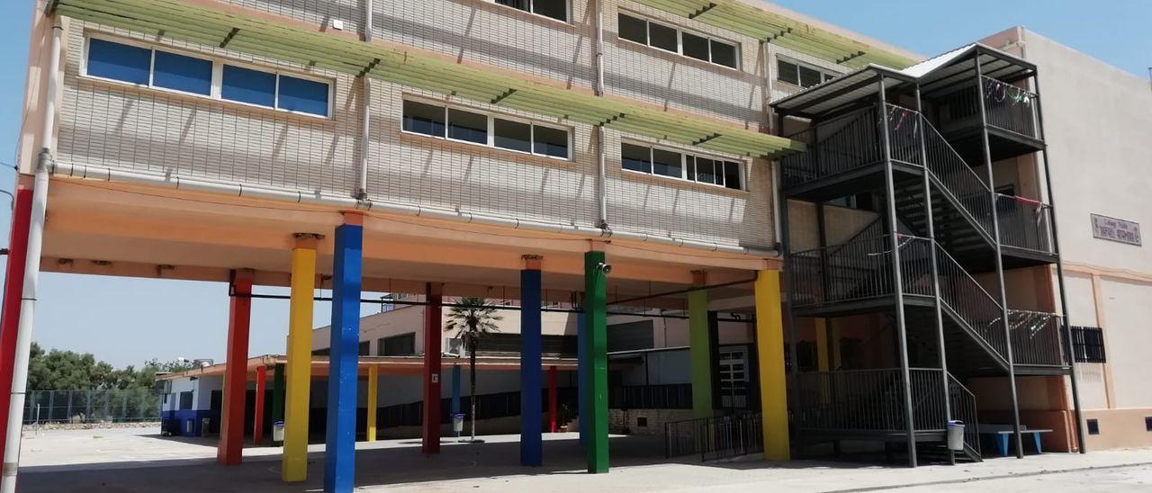 Fumigan el colegio Rafael Altamira de El Campello por la proliferación de pulgas