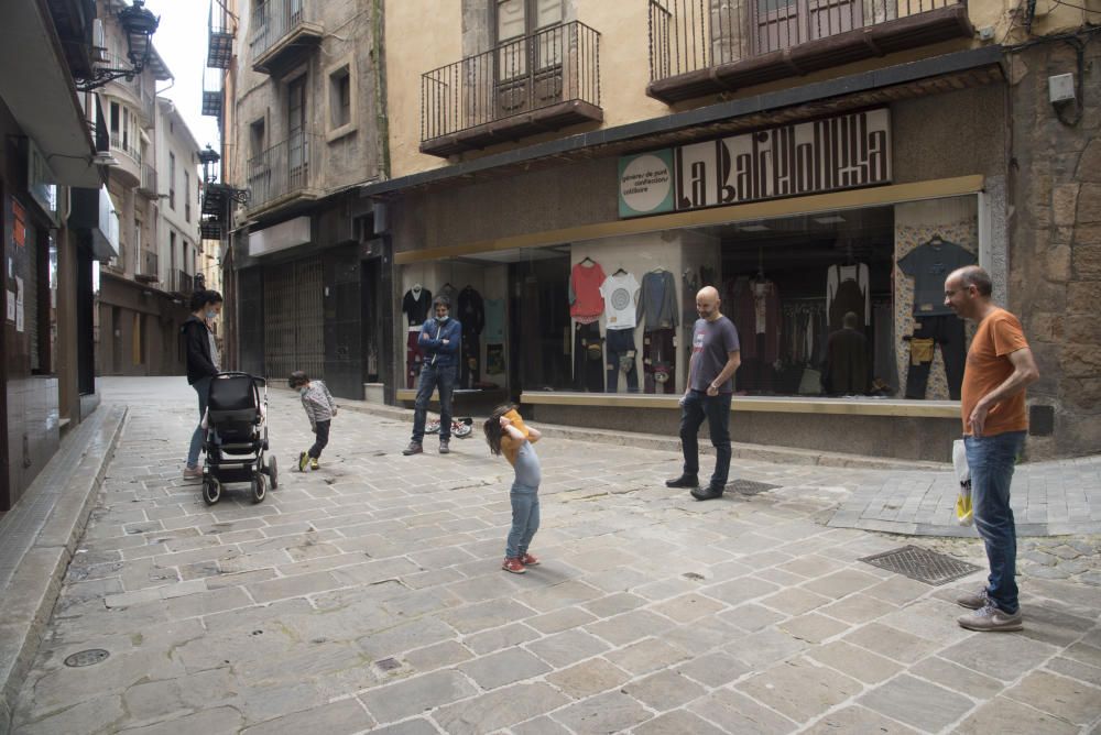 Els menors de 14 anys poden sortir a passejar una hora al dia acompanyats d''un adult