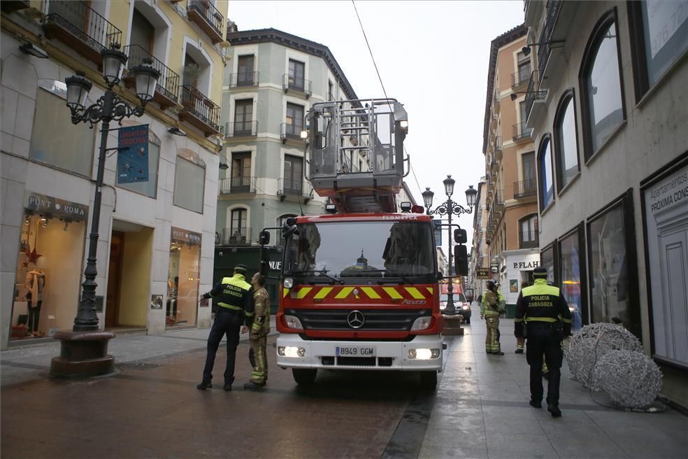 Accidente con decoración navideña en la calle Alfonso I