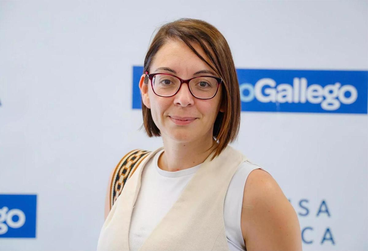 La alcaldesa de Muros, María Lago, en la sede de 'El Correo Gallego'.