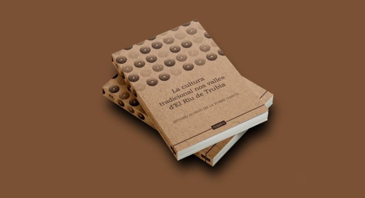 Exemplares de "La cultura tradicional nos valles d'El Ríu de Trubia".