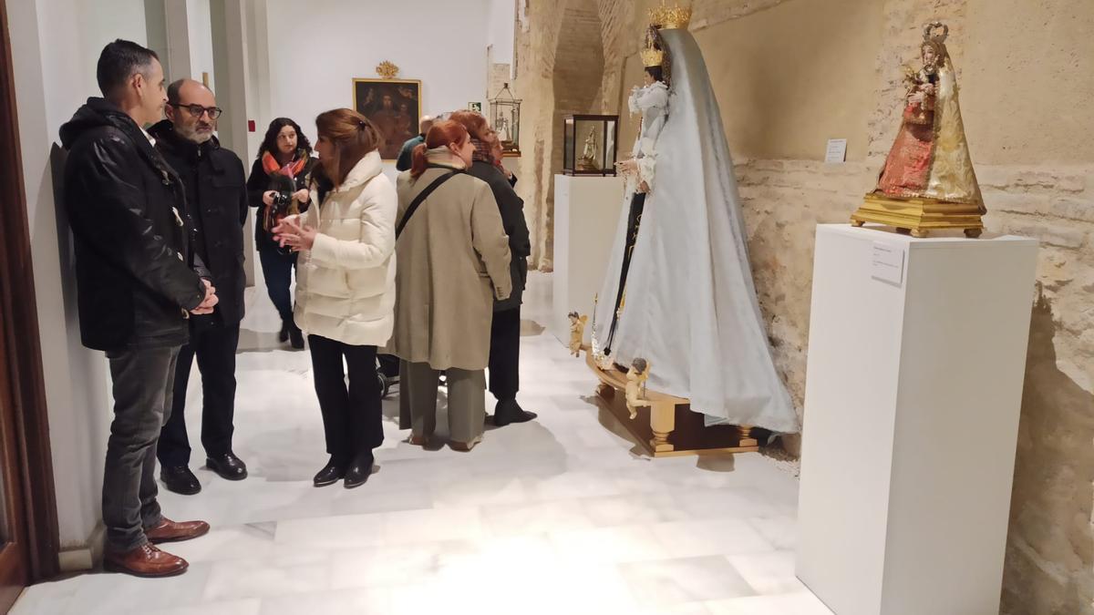 Público asistente a la exposición sobre la Virgen de Araceli en Lucena.