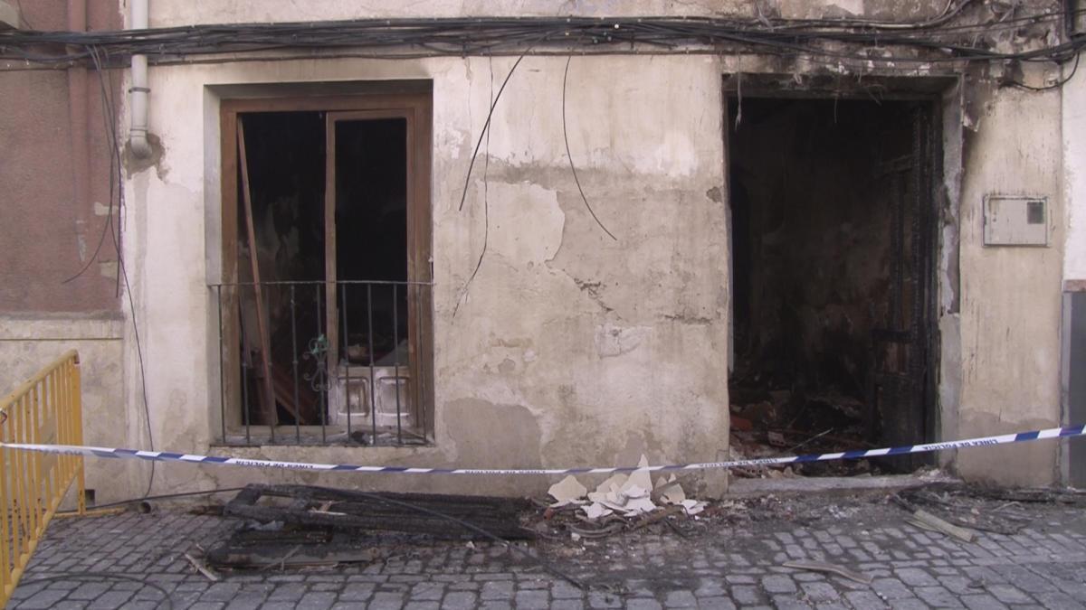 El incendio de una vivienda en Calasparra obliga a desalojar a varios vecinos