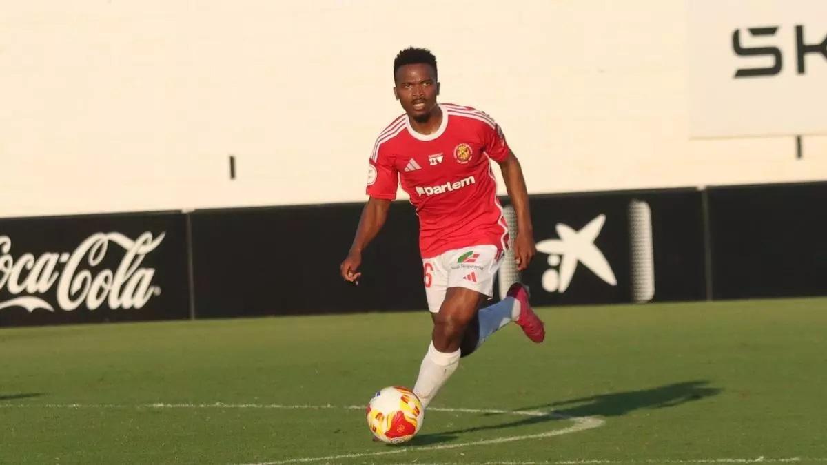 Jugando para el Nastic de Tarragona, su último club antes de llegar a Cáceres.
