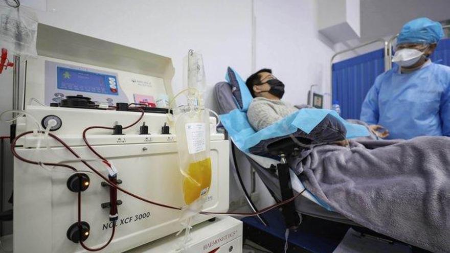 Coronavirus: China eleva a 2.118 el número de muertos y 74.576 infectados