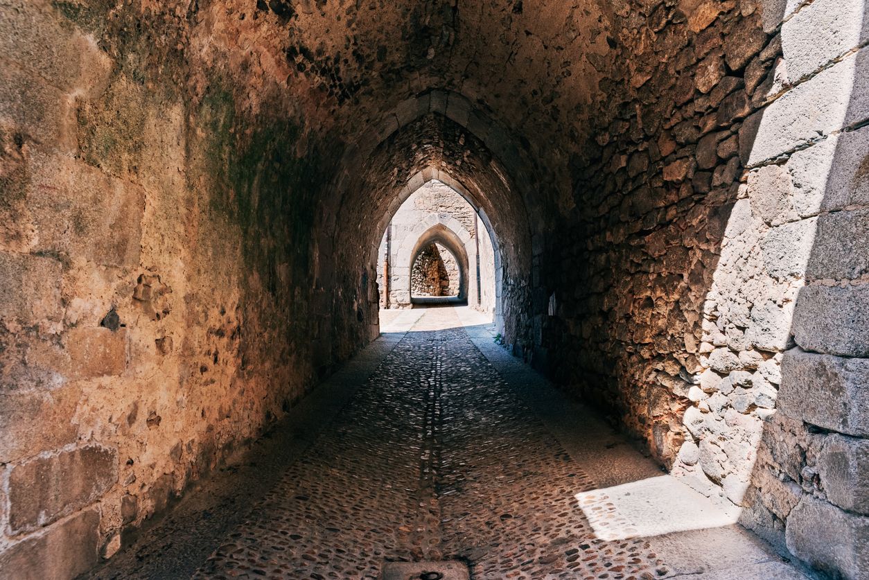 Una de las puertas de acceso de la muralla de Miranda del Castañar