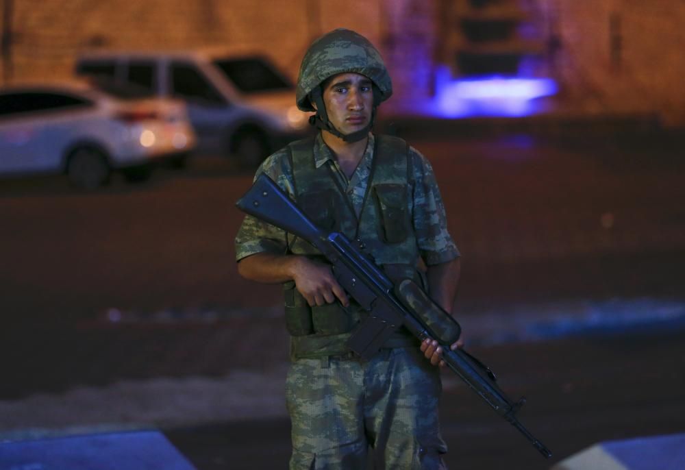 Soldats de l'exèrcit turc desplegats a Istanbul