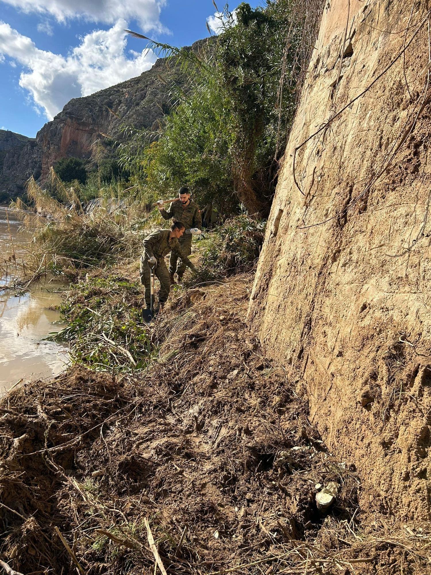 Militares de la BRIX siguen trabajando en la zona cero de la DANA