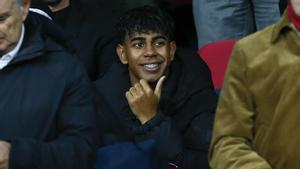 Lamine Yamal, en la grada de Montjuïc asistiendo al Barça-Atlético de Madrid.