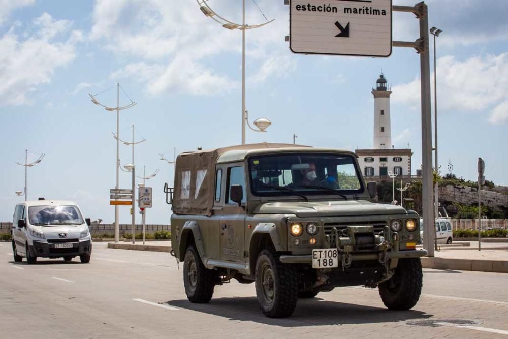 Militares desembarca en el puerto de Ibiza