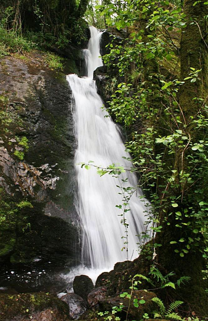Tríada de cataratas en la parroquia silledense de Ponte. Para muchos todavía desconocidos, estos saltos de agua se suceden en el curso del río Oisa, un afluente del Deza.