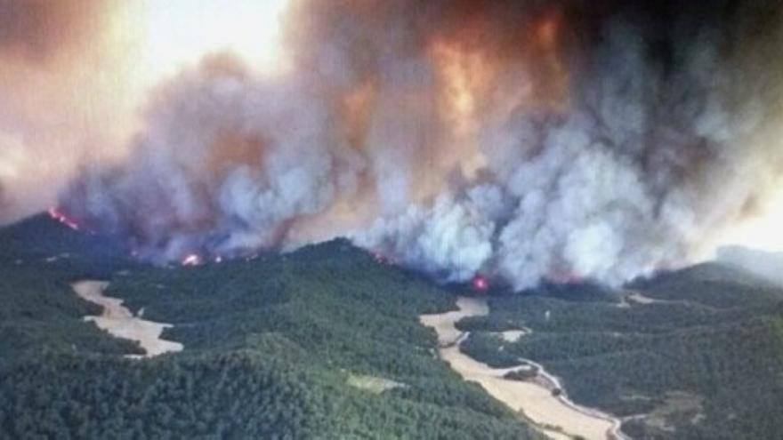 Un incendio obliga a evacuar la comarca zaragozana de las Cinco Villas