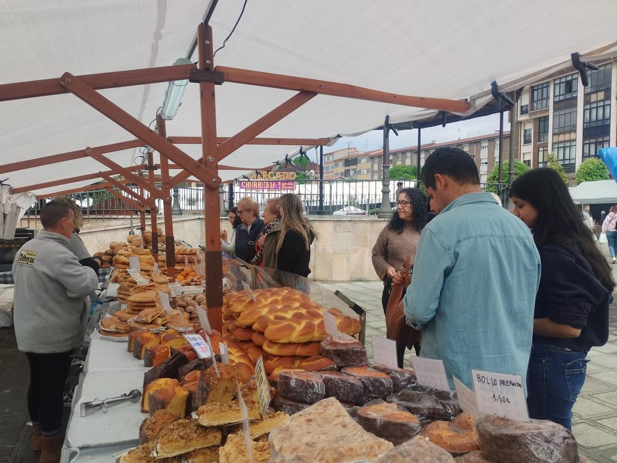 El Mercado Tradicional de San Isidro, de bote en bote, en imágenes