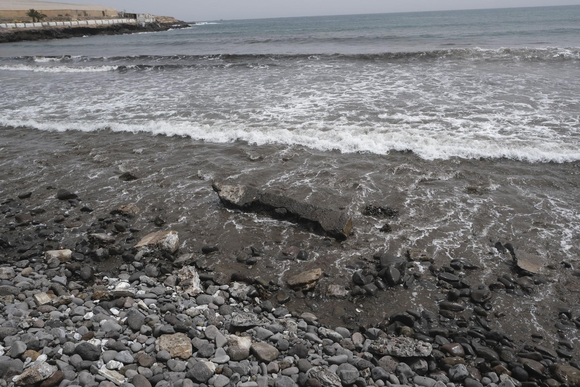 Destrozos del temporal de mar en la costa de Telde