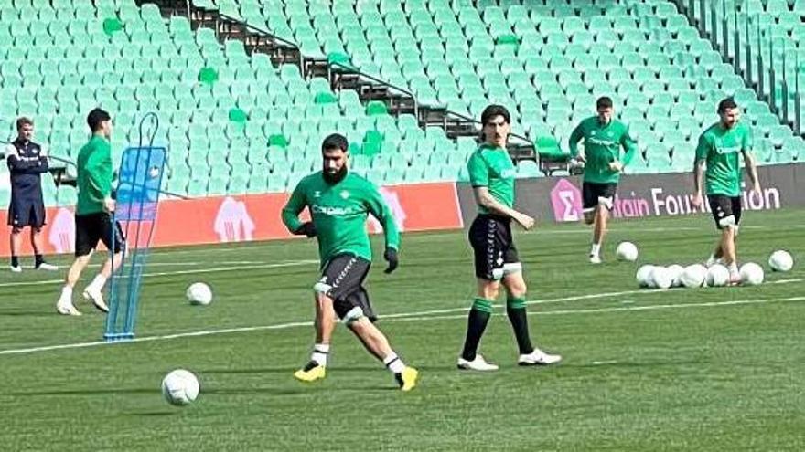 Entrenamiento del Betis en el Benito Villamarín