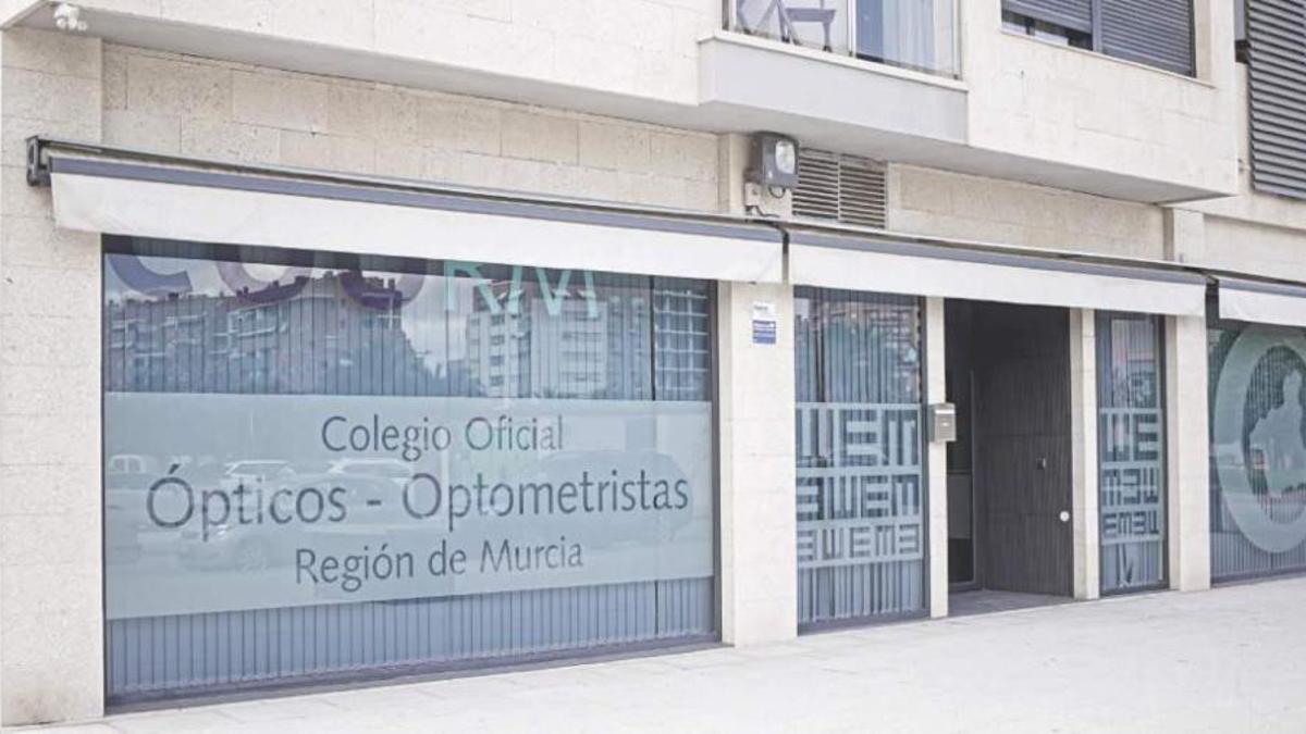 Fachada del Colegio Oficial de Ópticos de la Región