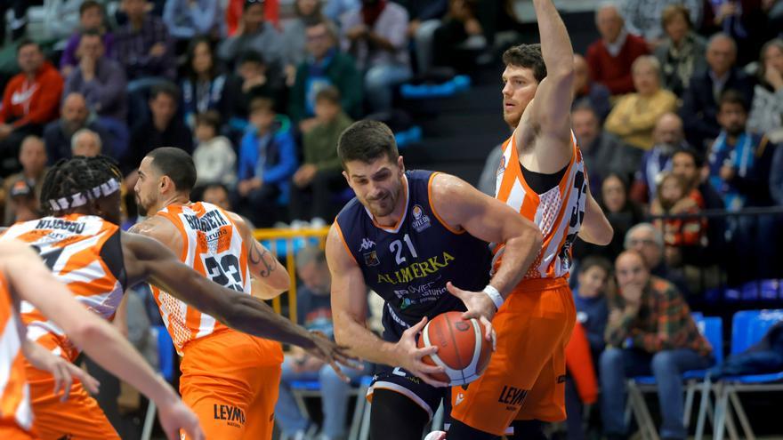 93-83: El Alimerka Oviedo Baloncesto consigue su primera victoria del año