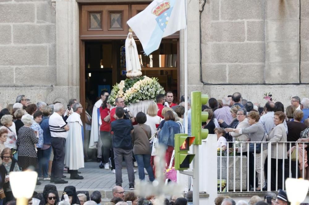 La Virgen de Fátima marcha con sus fieles en Vigo