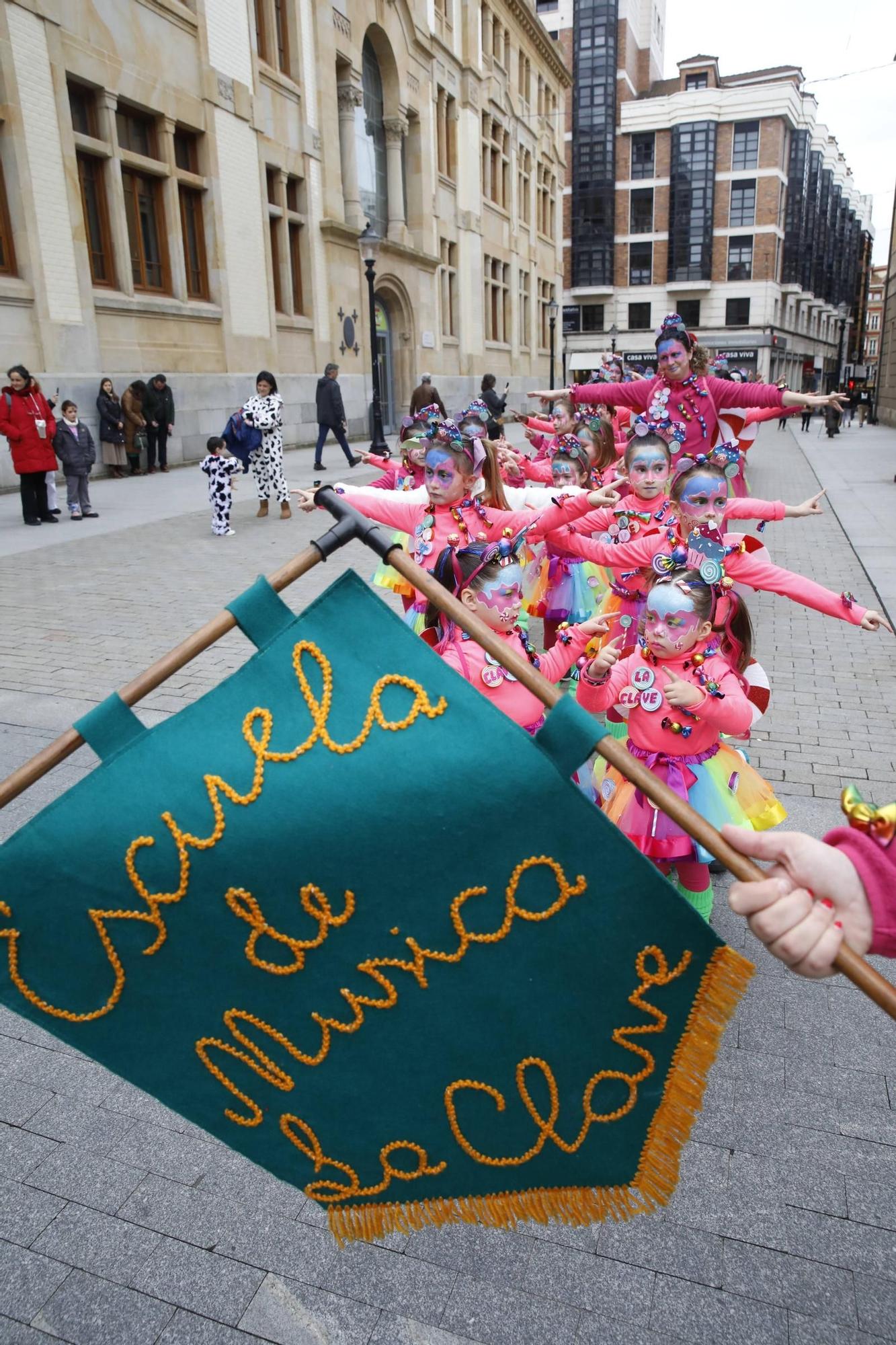 Así han disfrutado pequeños y mayores en el desfile infantil del Antroxu de Gijón (en imágenes)