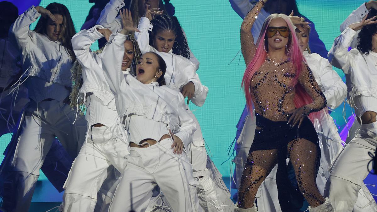 La cantante colombiana Karol G durante una actuación en el Santiago Bernabéu, en Madrid, el pasado julio.