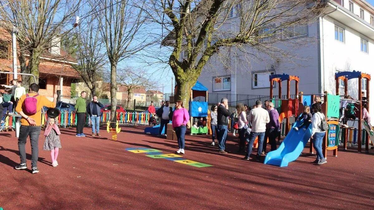Parque infantil del núcleo urbano de Lestedo, en la localidad de Boqueixón.