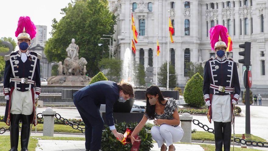 Almeida y Villacís, en la inauguración del homenaje a las víctimas covid en mayo de 2021.