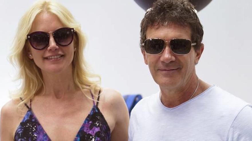 El actor Antonio Banderas y la modelo Valeria Mazza.