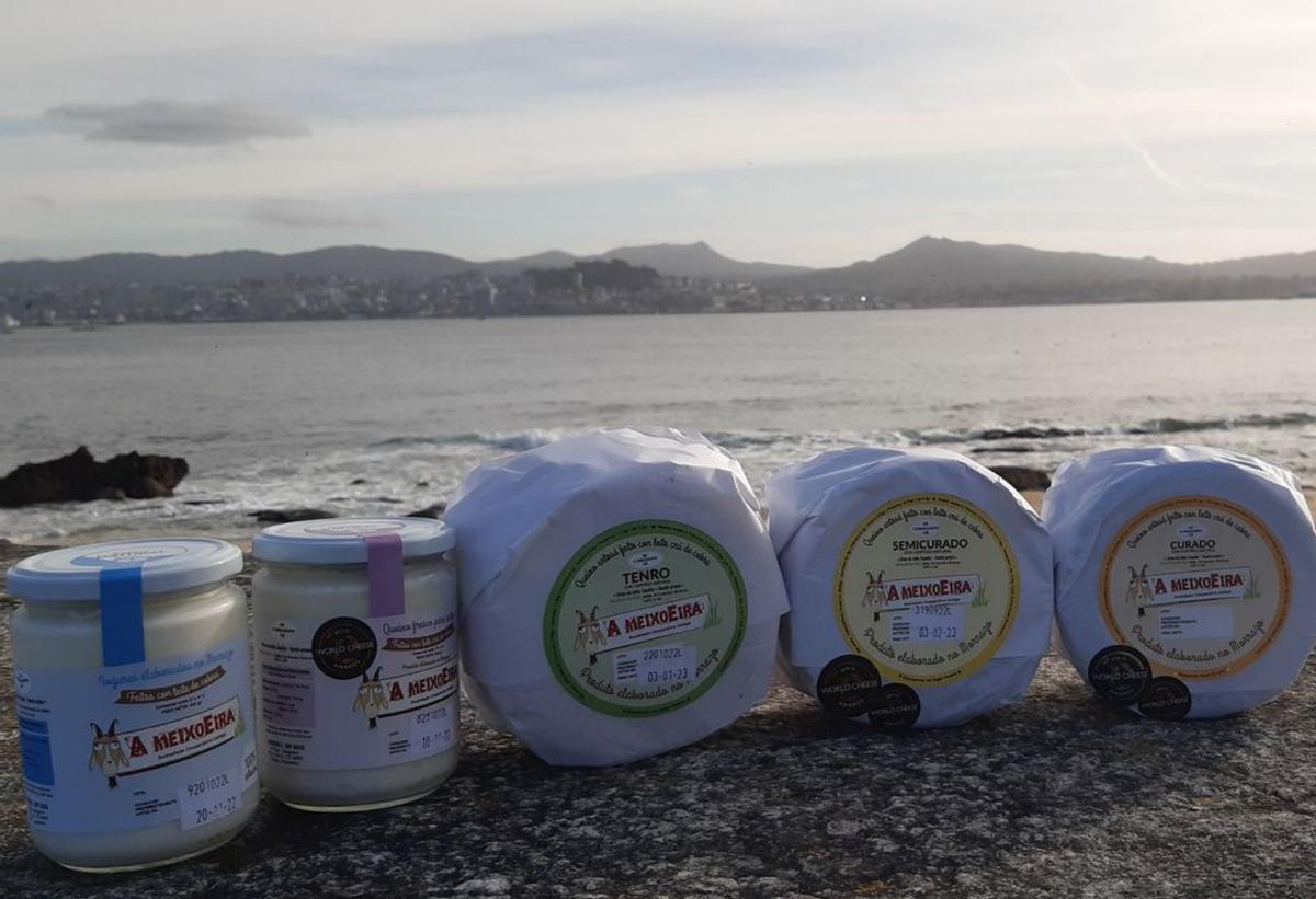El queso de untar, en 
botes, con otros 
productos de A 
Meixoeira.   | // FDV