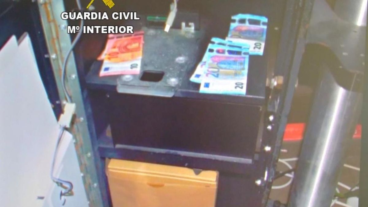Una de las máquinas de apuestas manipulada por los detenidos por robos y estafa.