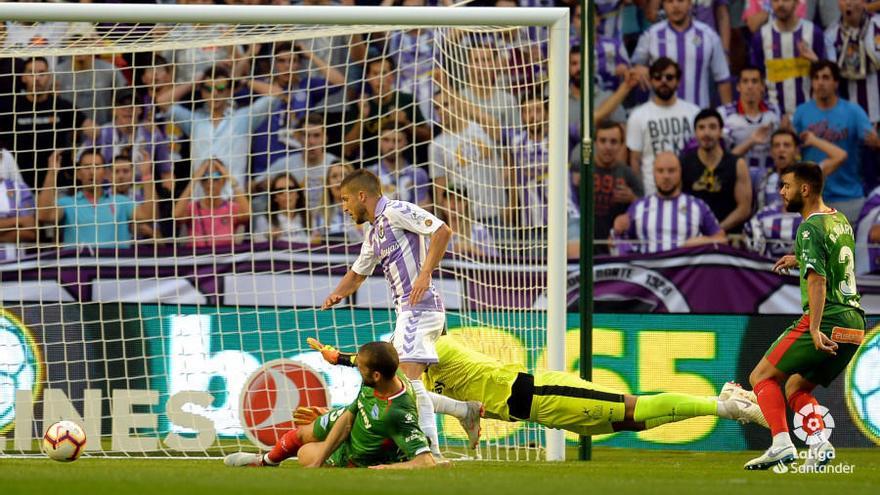 Instante en el que Keko falla el mano a mano ante Pacheco y tras la cual Ronaldo le ha aconsejado como afrontarla.