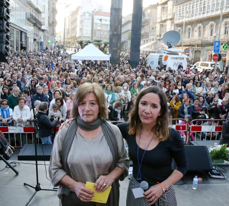 Cientos de personas asistieron al homenaje, en Porta do Sol