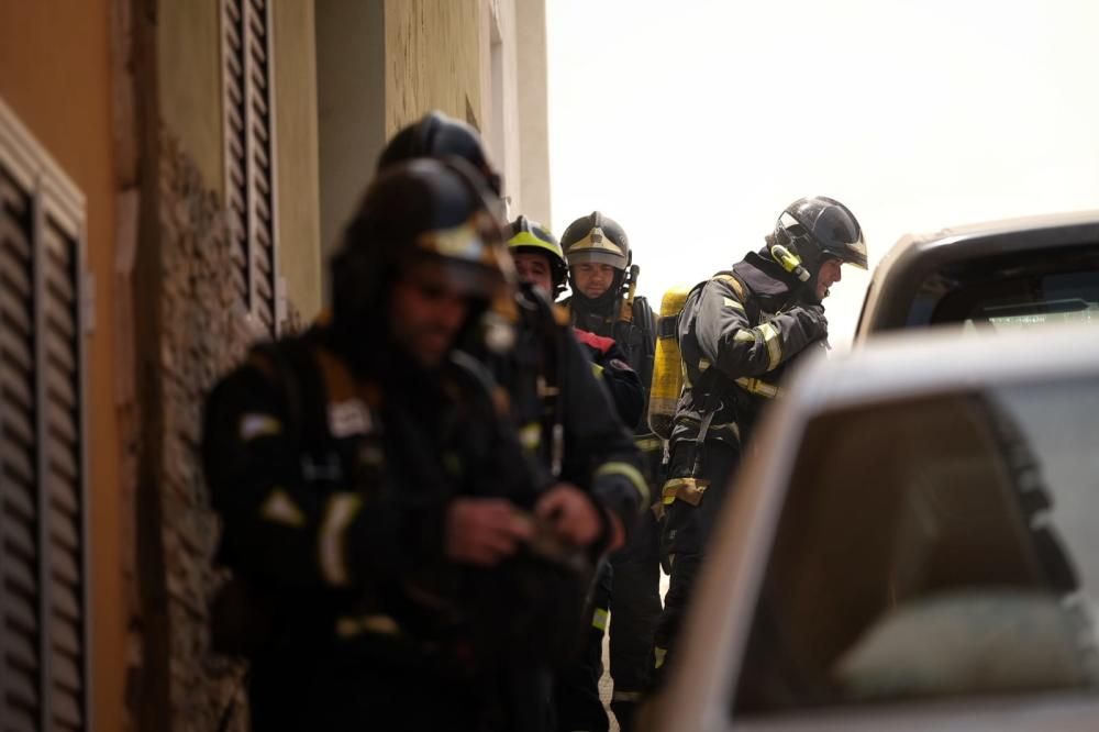 Columna de humo negro en El Tablero