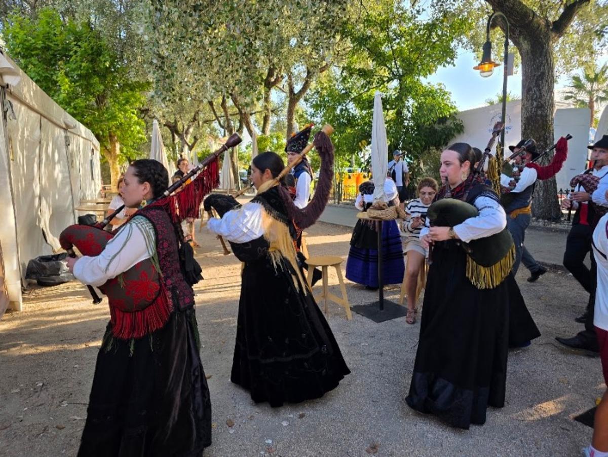 Cambados abrió esta tarde su ya consolidada fiesta de exaltación de la vieira.