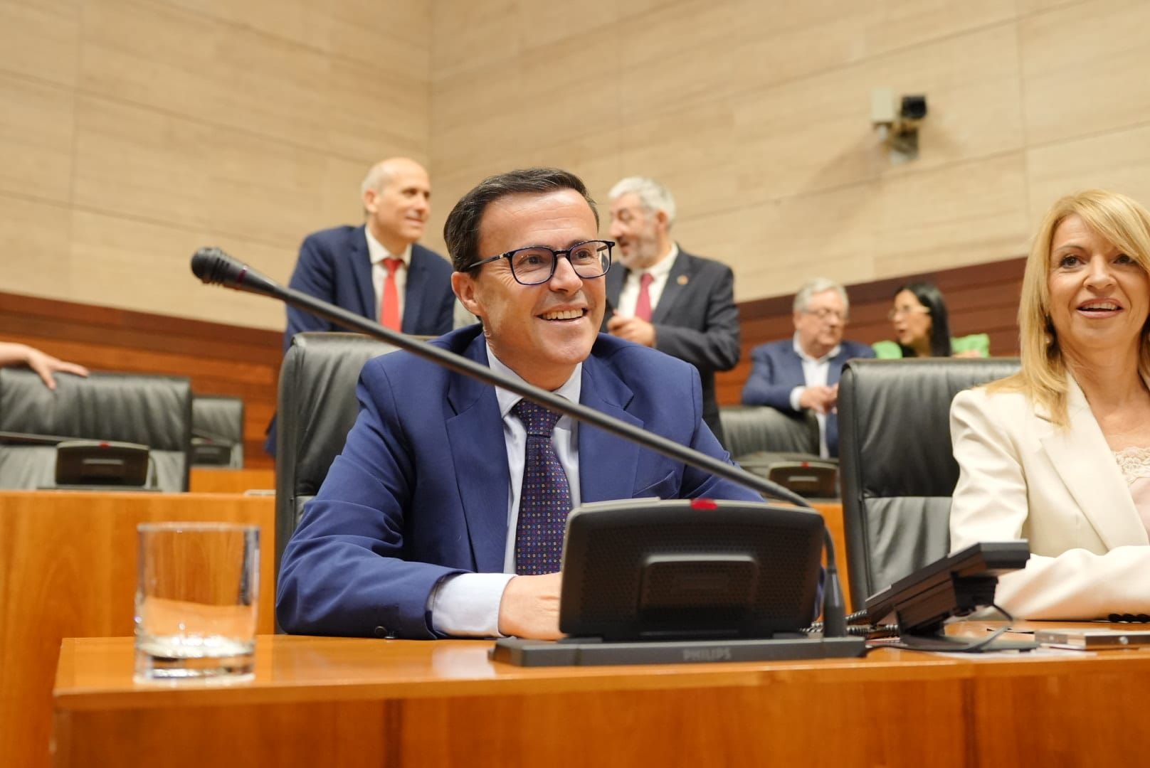 Las imágenes del pleno de la Asamblea de Extremadura en el que Gallardo ha tomado posesión como diputado