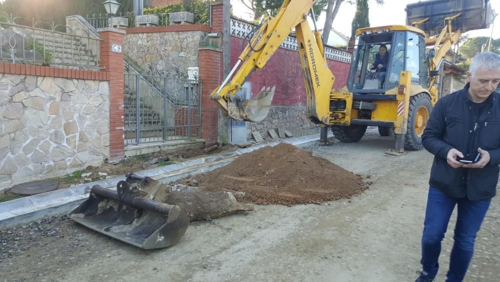 Intervencions de Rec Madral per solucionar l''avaria d''una canonada de La Canyera, aquest dimecres al matí.