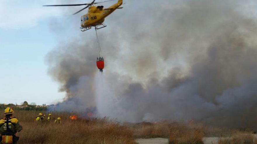 La Brigada Forestal Helitransportada trabajando en el incendio de Lorquí.