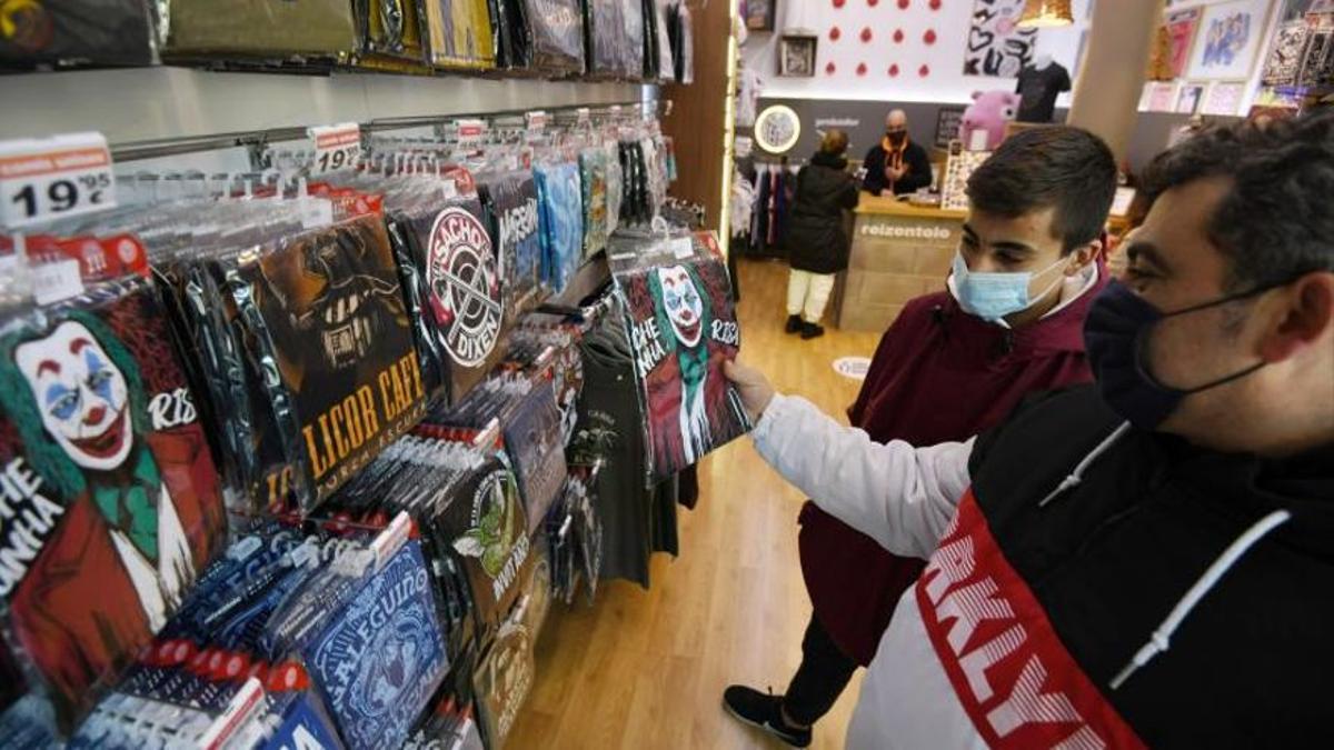 Las camisetas de la marca gallega con sus 'enxebres' lemas son sus productos más icónicos.