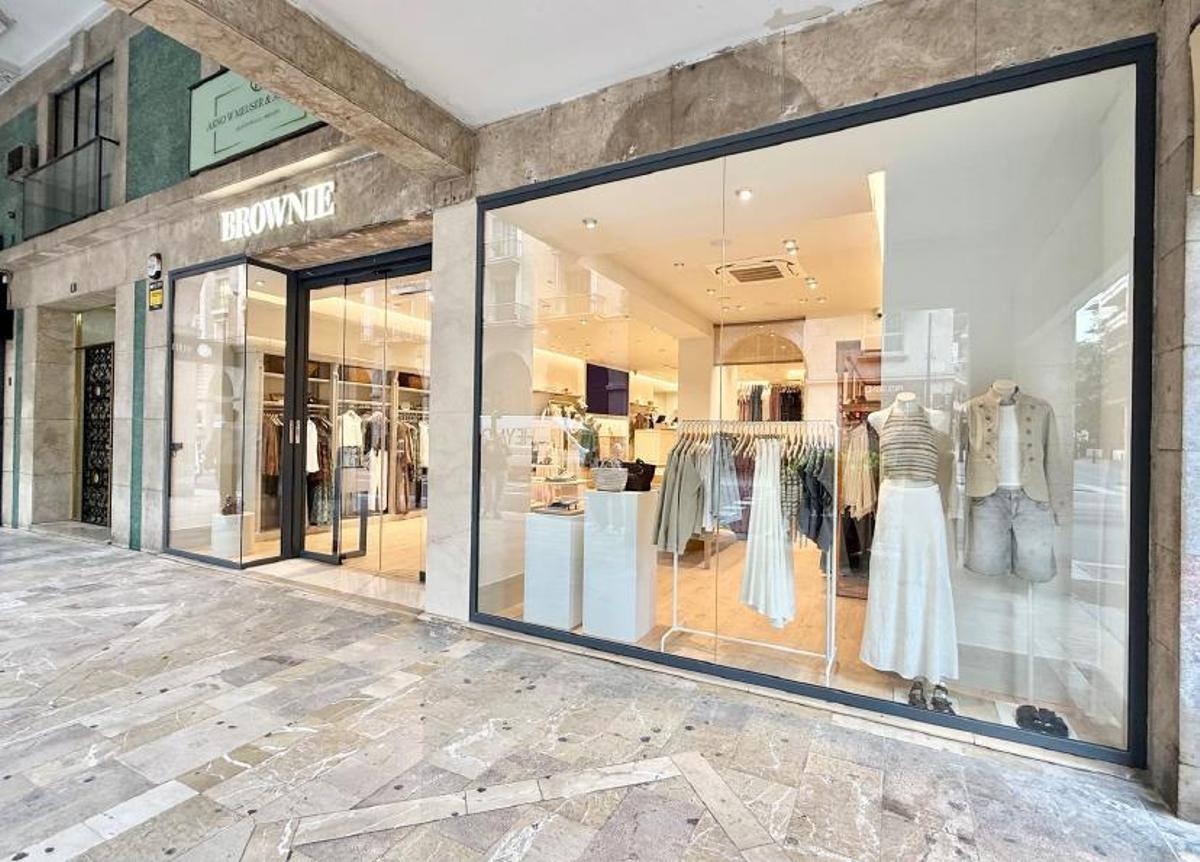 La firma de moda Brownie continúa ampliando su presencia en Palma con la apertura de una nueva tienda en Avenida Jaime III.