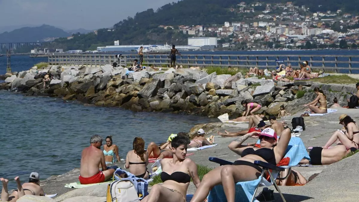 Se extiende hasta el martes 18 de agosto la recomendación de no bañarse en la playa de A Punta