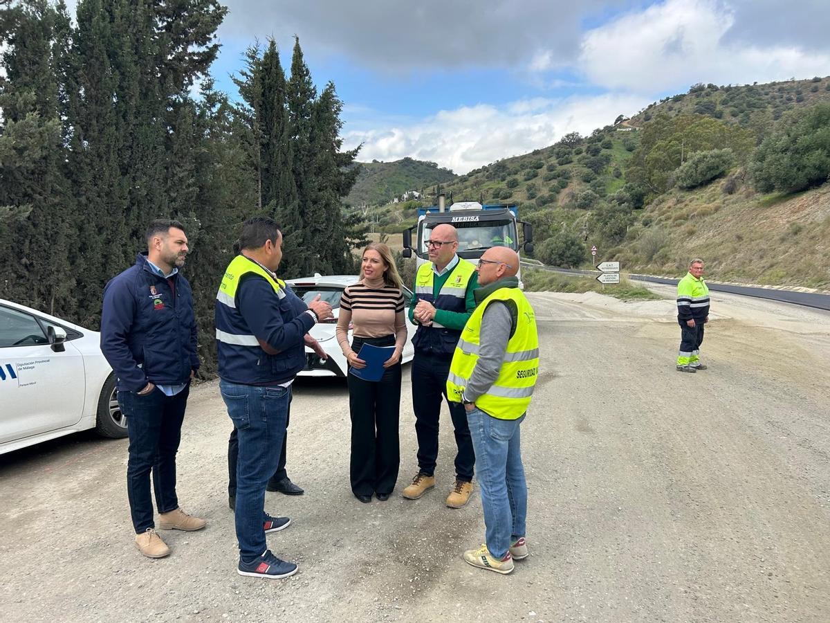 La Diputación reforzará el firme y asfaltará la calzada de acceso a Sierra de Gibralgalia.